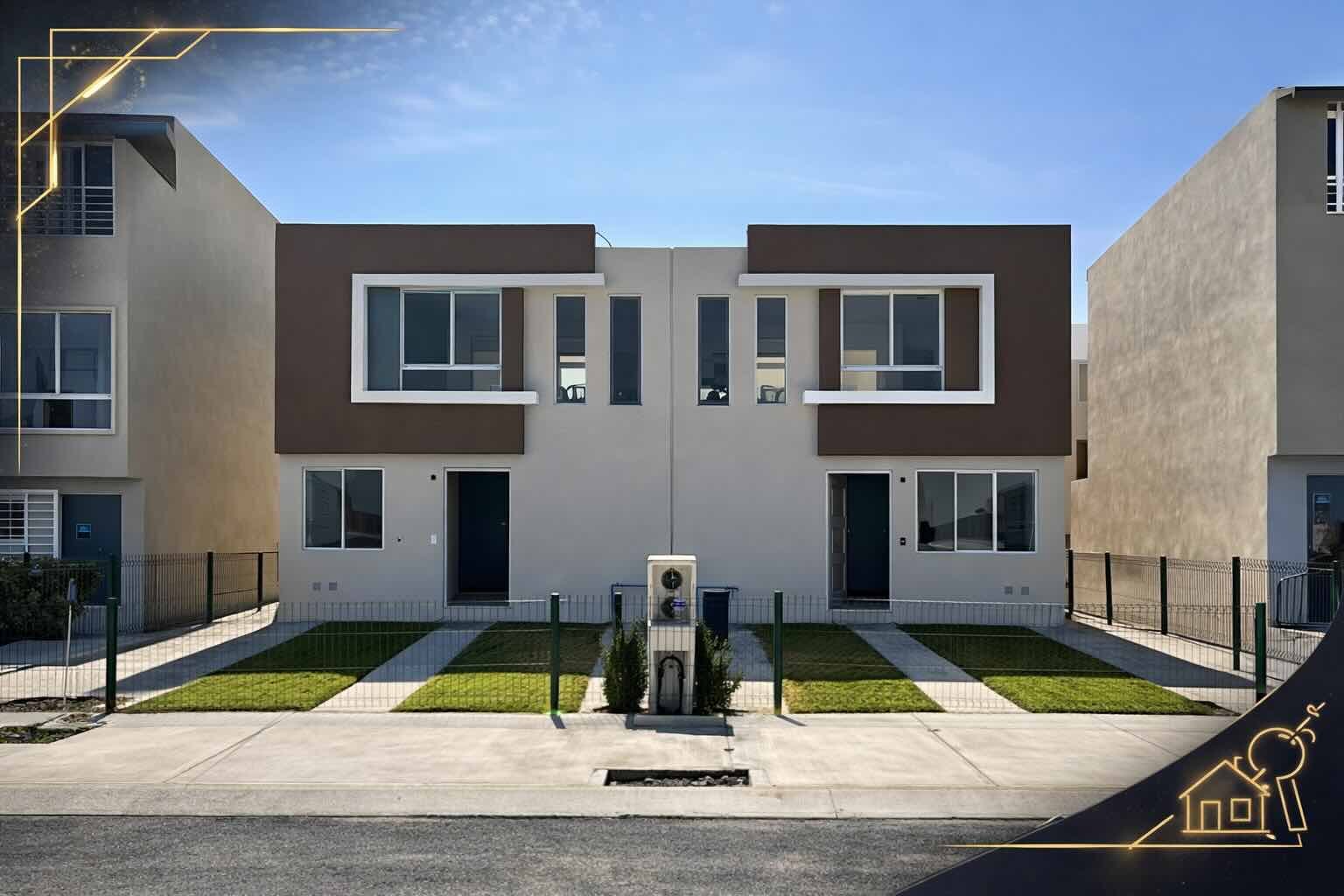 Casas de dos niveles en venta en Zinacantepec con jardín frontal y diseño moderno